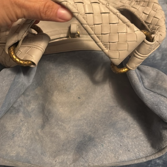 Bottega Veneta Cream Hobo Bag with Woven Leather and Curved Design - Picture 7 of 10